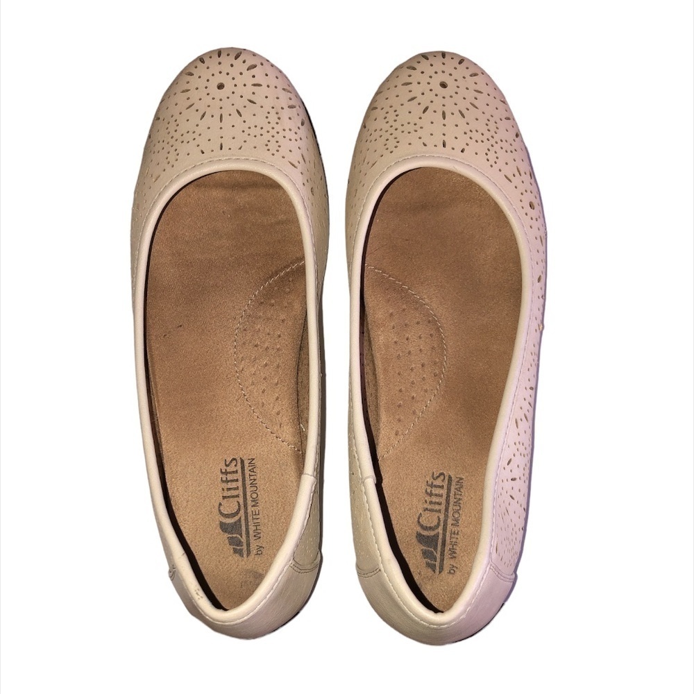 CLIFFS BY WHITE MOUNTAIN Karen Shoes Women's Size 8 Off White Flats Perforate